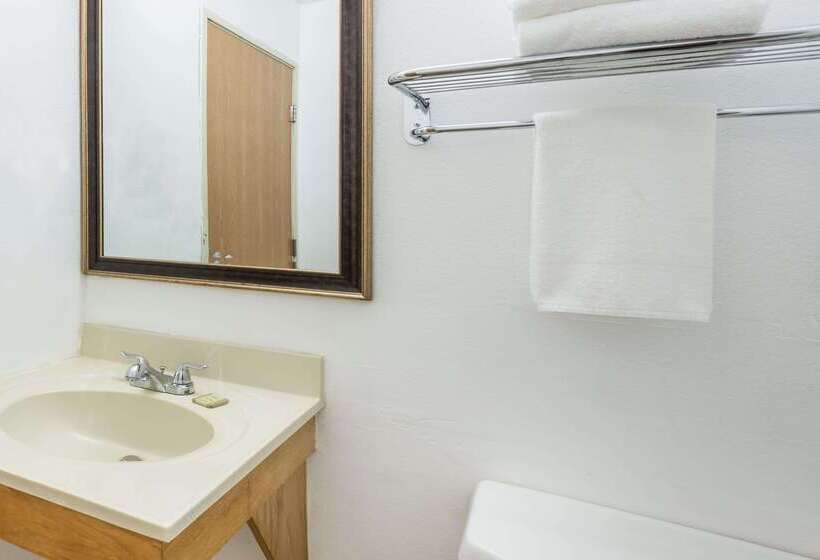 בית מלון כפרי Super 8 By Wyndham Pittsburgh/monroeville