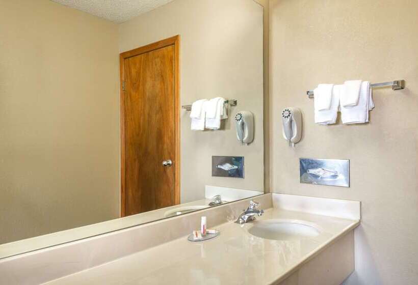 هتل Super 8 By Wyndham Vandalia/dayton International Airport