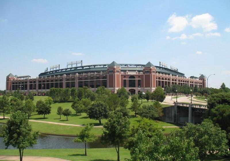 Отель Towneplace Suites By Marriott Dallas Bedford