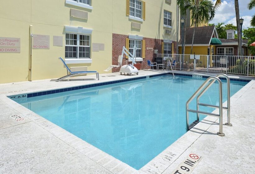 هتل Candlewood Suites Miami Lakes, An Ihg