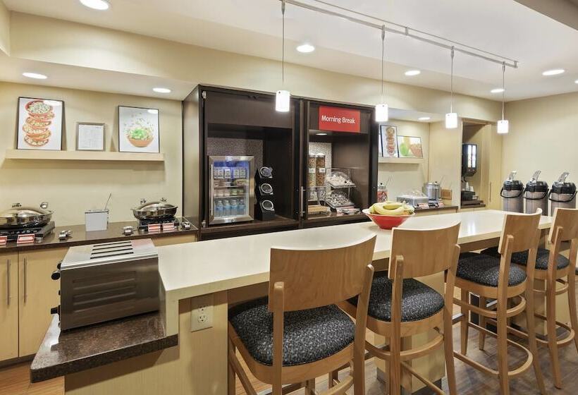 Отель Towneplace Suites Savannah Midtown