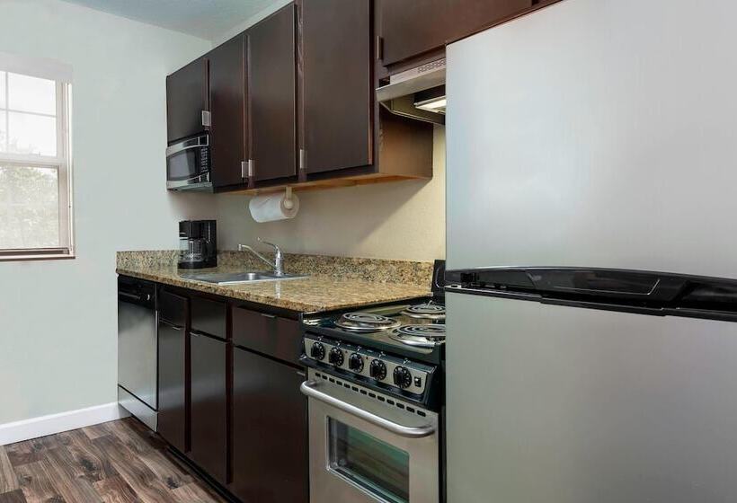 Отель Towneplace Suites Savannah Midtown