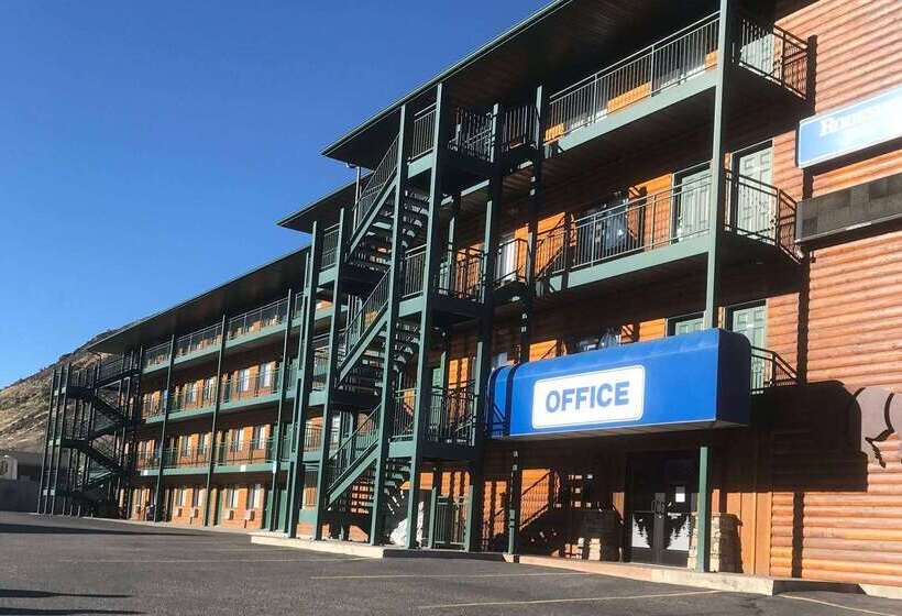 Отель Travelodge By Wyndham Gardiner Yellowstone Park North Entr