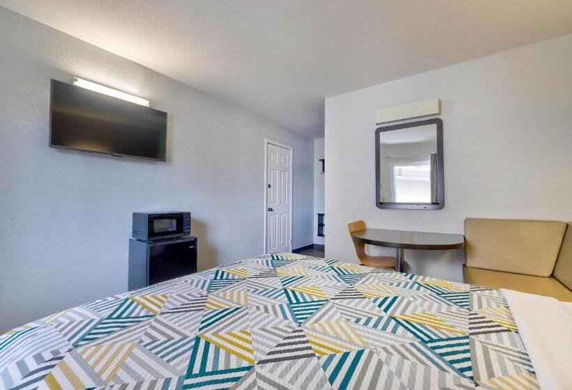 Motel 6 Oshkosh, Wi