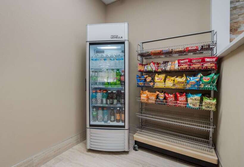 فندق على الطريق Quality Inn & Suites