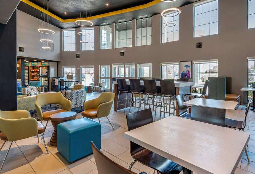 فندق على الطريق Clarion Pointe Indianapolis Airport