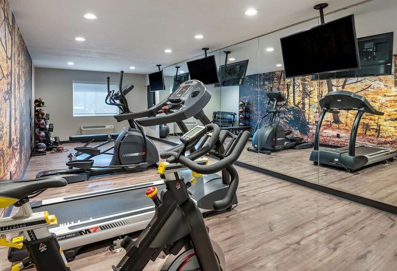 فندق على الطريق Clarion Pointe Indianapolis Airport