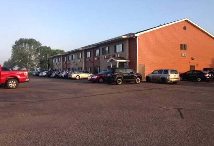 Мотель Coratel Inn & Suites By Jasper New Richmond