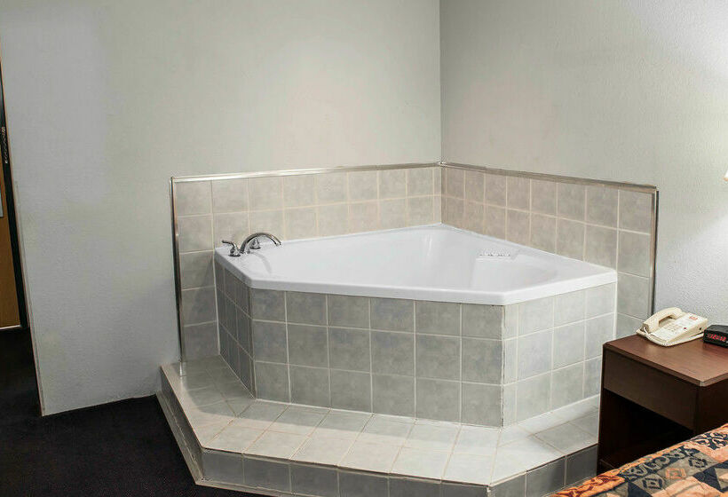 فندق على الطريق Econo Lodge West Lafayette