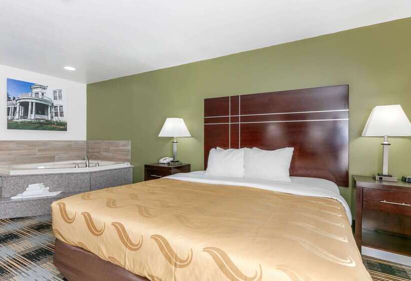 فندق على الطريق Quality Inn