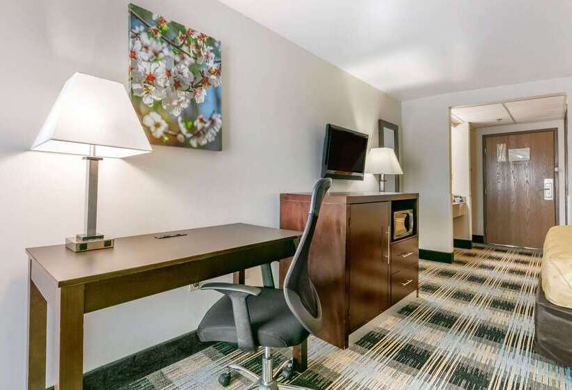 فندق على الطريق Quality Inn