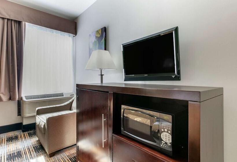 فندق على الطريق Quality Inn