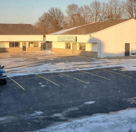 모텔 Super 7 Inn Tecumseh
