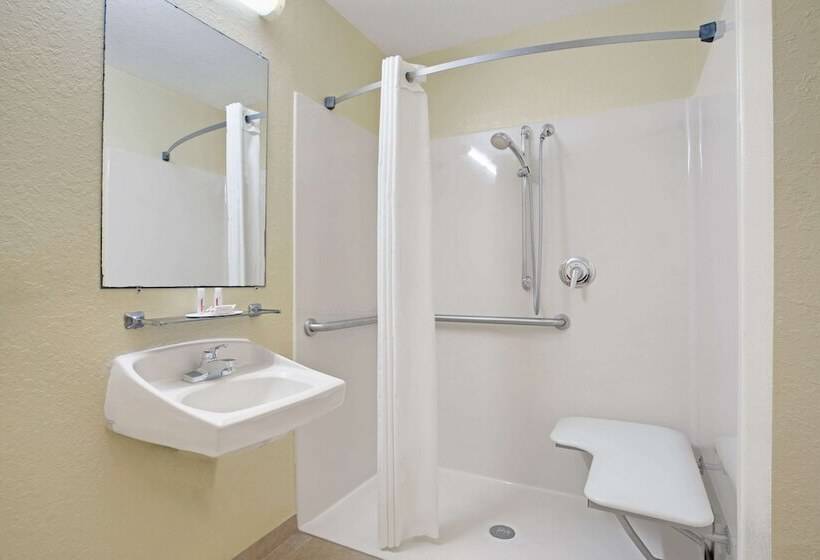 מוטל Super 8 By Wyndham Daytona Beach