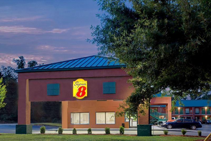 فندق على الطريق Super 8 By Wyndham Gainesville