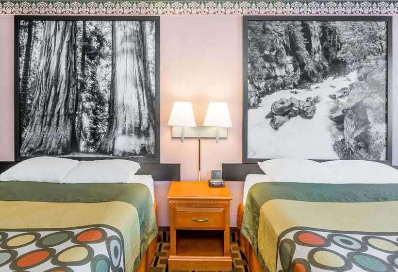 فندق على الطريق Super 8 By Wyndham Grants Pass