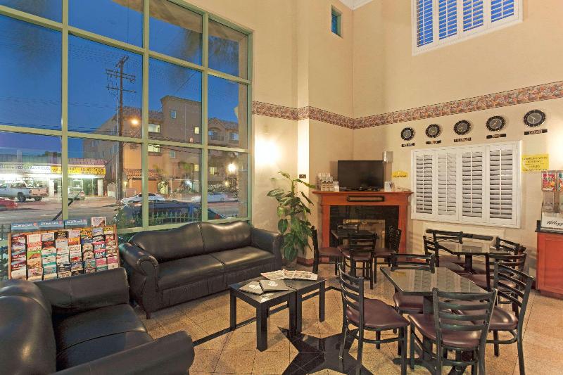 مُتل Super 8 By Wyndham North Hollywood