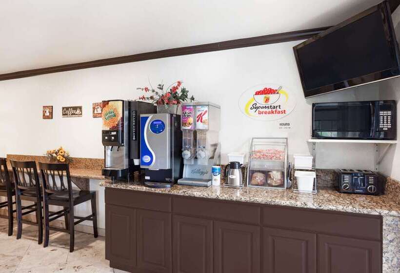 فندق على الطريق Super 8 By Wyndham Santa Clarita/valencia