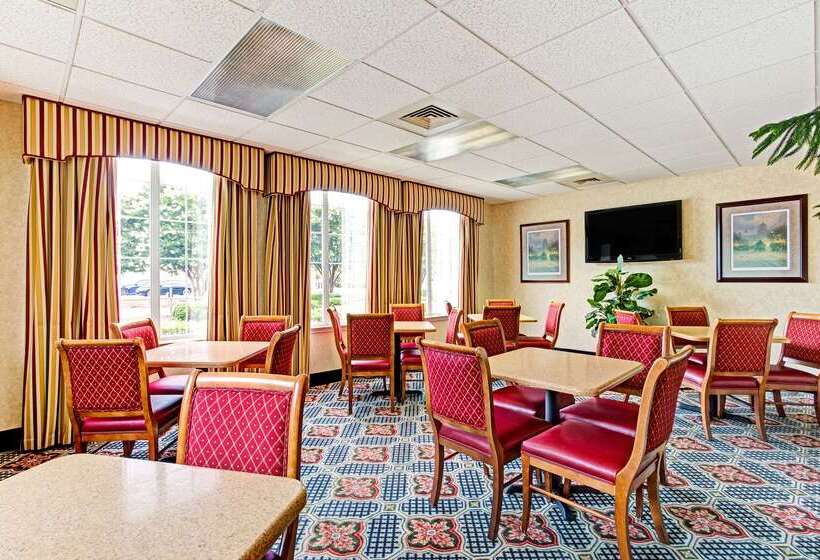 מוטל Super 8 By Wyndham Smithfield Selma