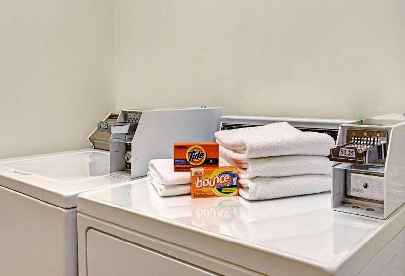 מוטל Super 8 By Wyndham Smithfield Selma