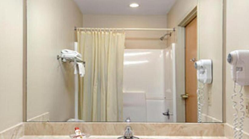 فندق على الطريق Super 8 By Wyndham Pascagoula