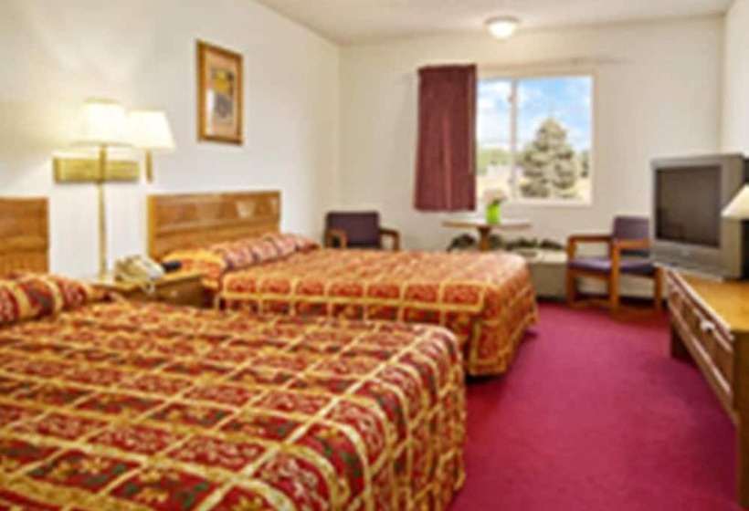 فندق على الطريق Westwood Inn & Suites   Kimball