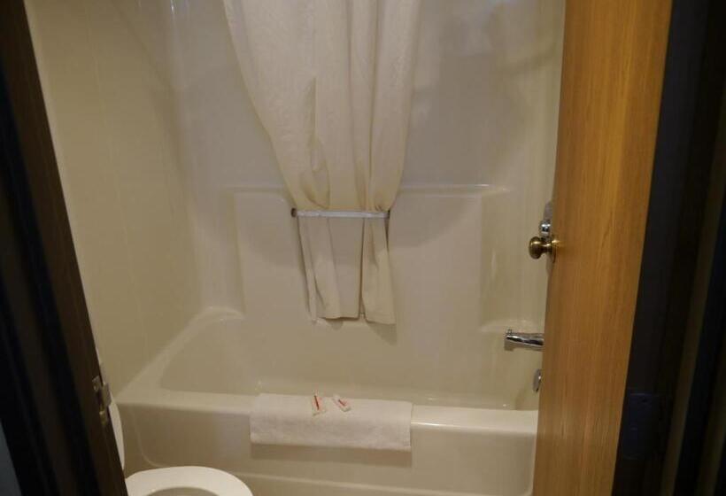 فندق على الطريق Westwood Inn & Suites   Kimball