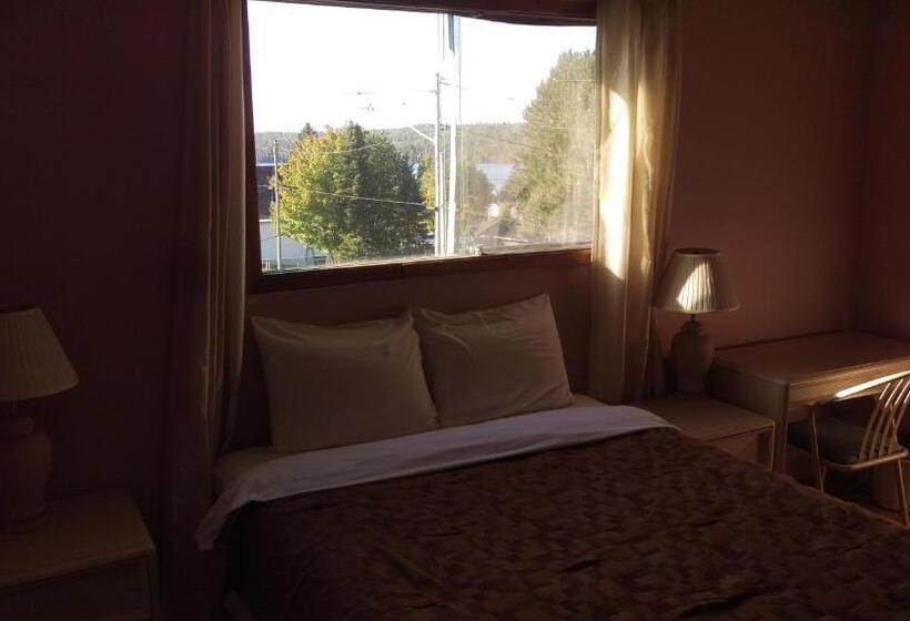 Bay Lake Inn   Frontiersman Motel