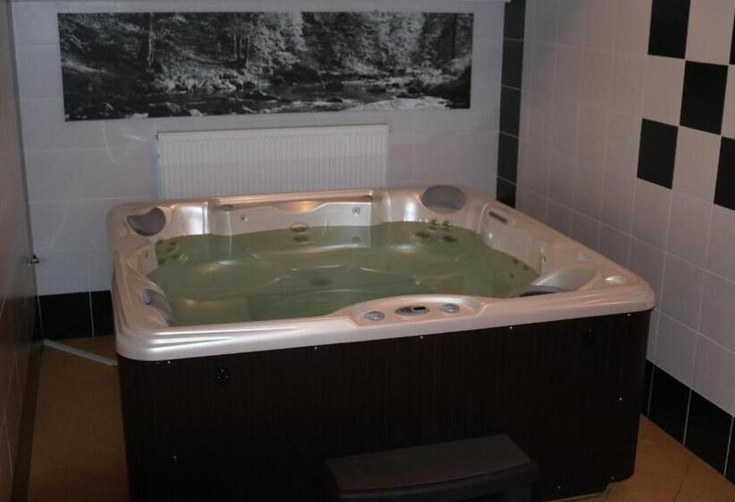 فندق Apartmány Divoký Anděl