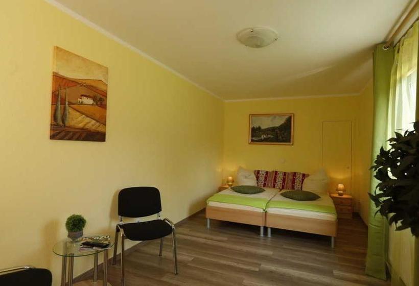 호텔 Corner S Inn  Pension Gästehaus Hostel