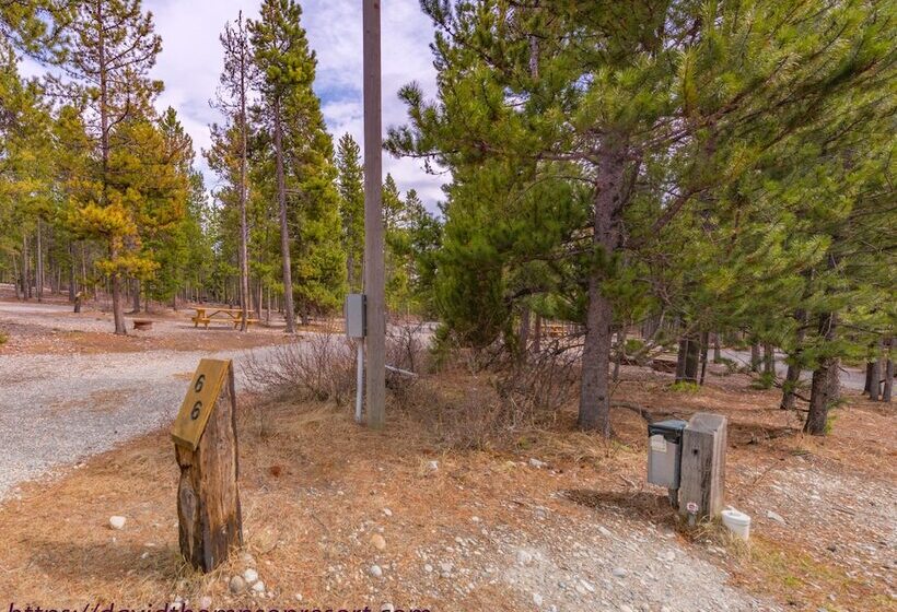 בית מלון כפרי David Thompson Resort