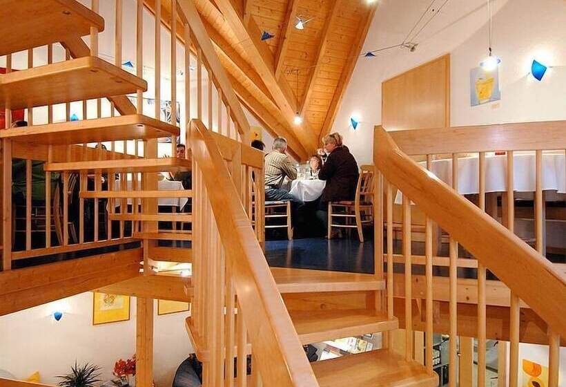 ホテル Gästehaus & Weingut Peth