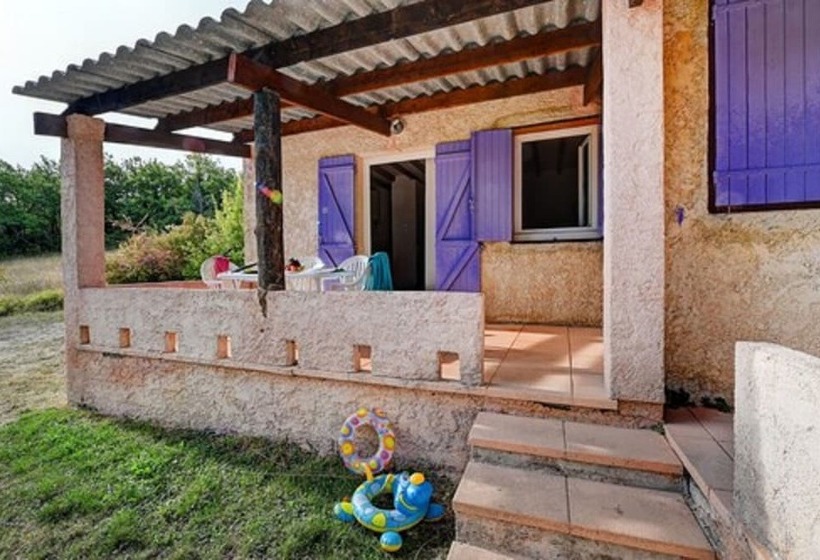 אתר נופש Village Vacances Les Bories