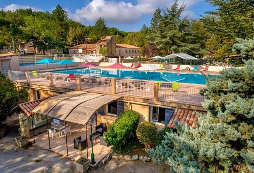 אתר נופש Village Vacances Les Bories