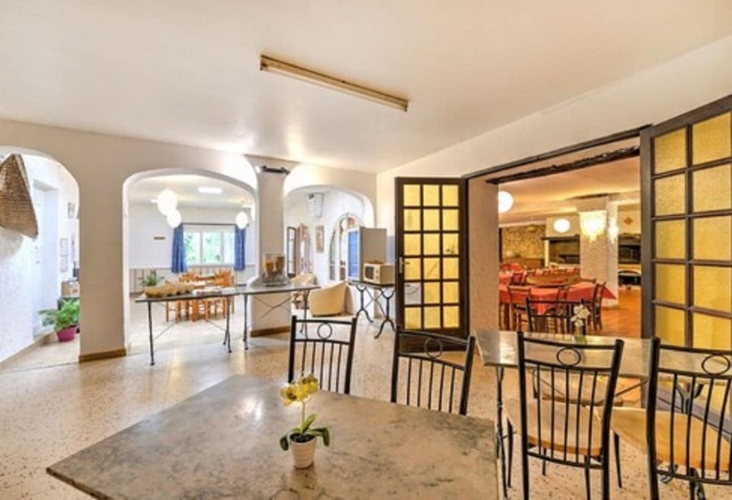 אתר נופש Village Vacances Les Bories