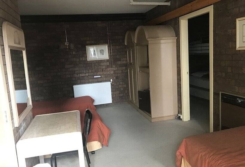 Cooba Holiday Motel