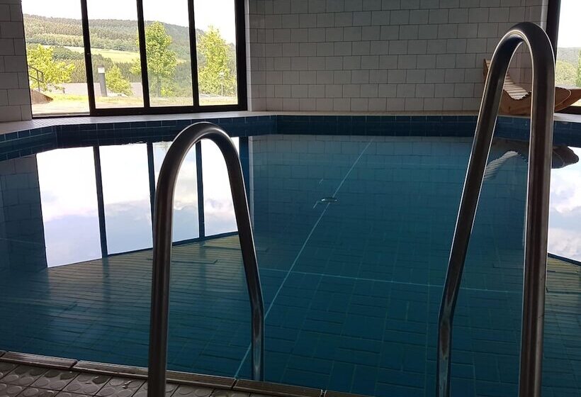 Chalet In Gerolstein With Forest