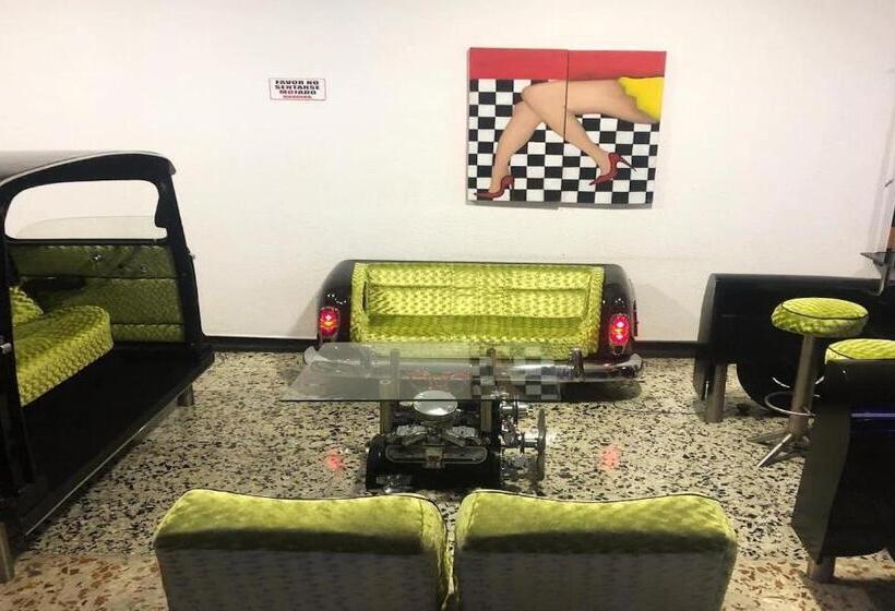 هتل Mall Santana Del Río