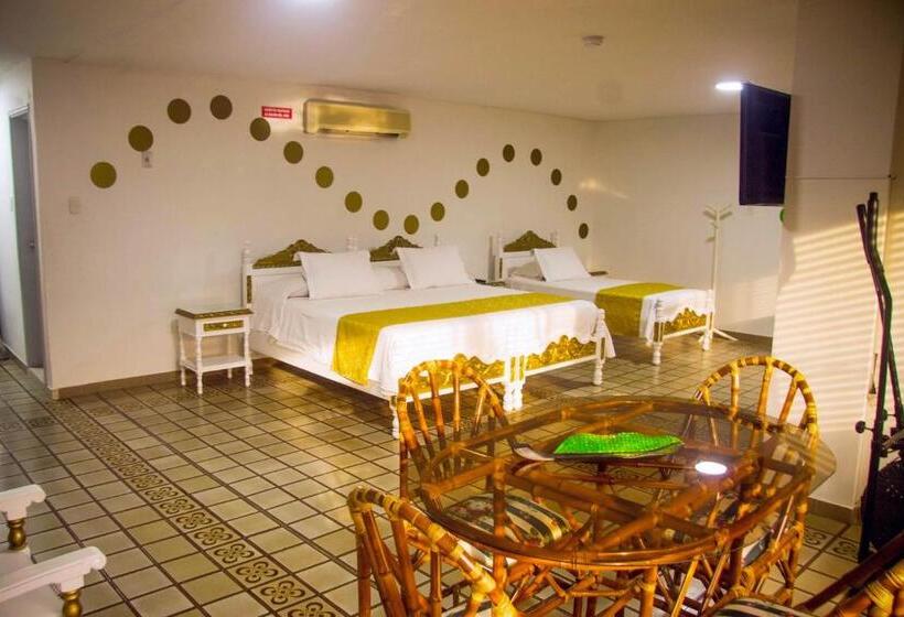 هتل Mall Santana Del Río