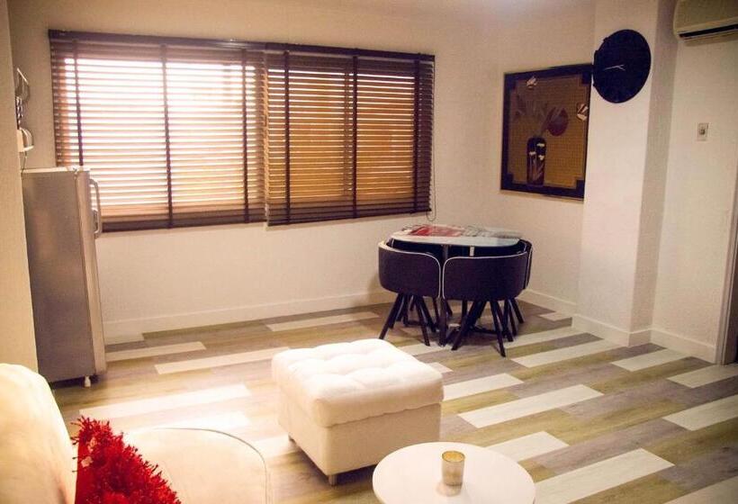 هتل Mall Santana Del Río