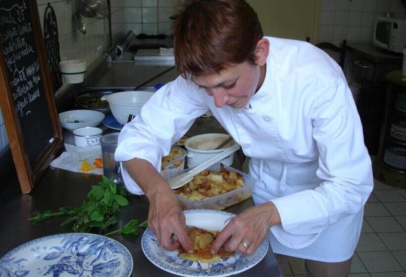 客栈  Auberge Saint Aubin
