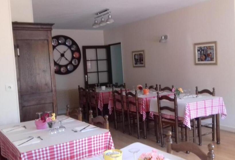 客栈  Auberge Saint Aubin