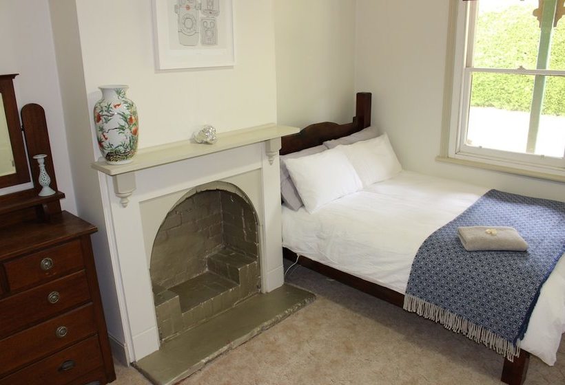 פונדק The National Park  & Pub