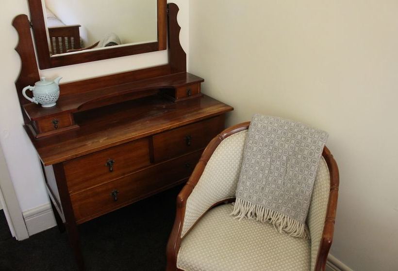 פונדק The National Park  & Pub