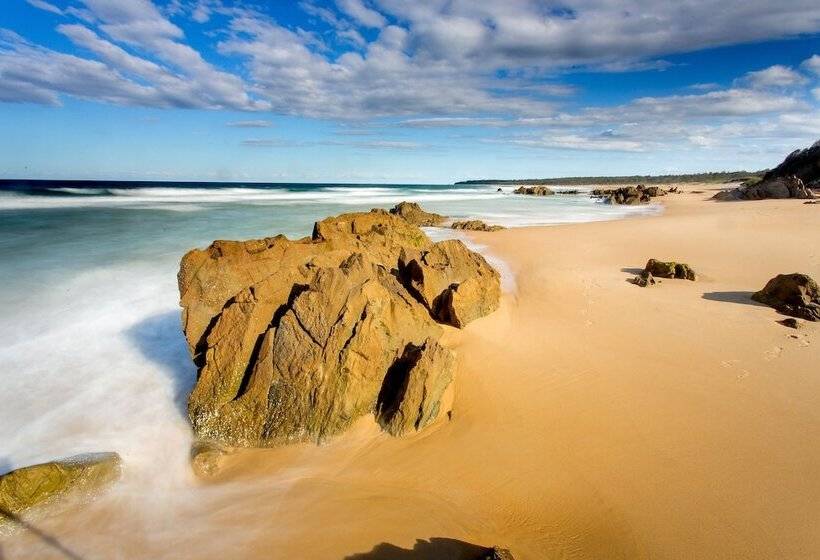 فندق Big4 Moruya Heads Easts Dolphin Beach Holiday Park
