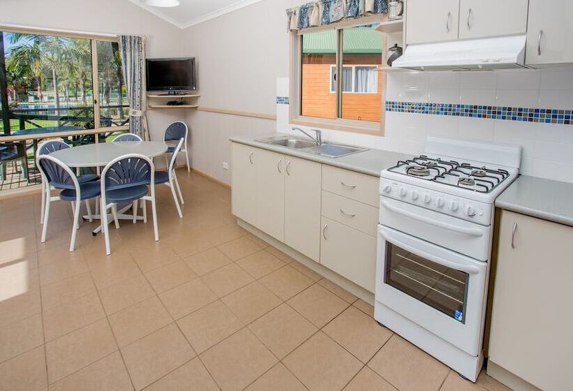 فندق Big4 Moruya Heads Easts Dolphin Beach Holiday Park