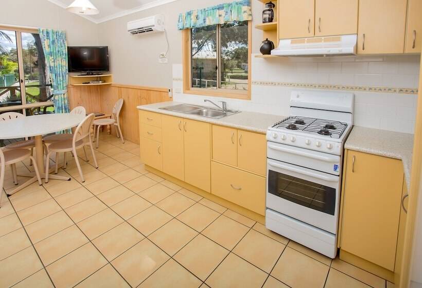 فندق Big4 Moruya Heads Easts Dolphin Beach Holiday Park