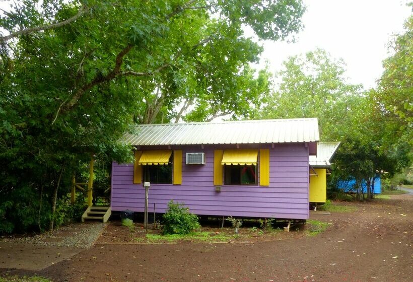Отель Lake Eacham Tourist Park & Self Contained Cabins