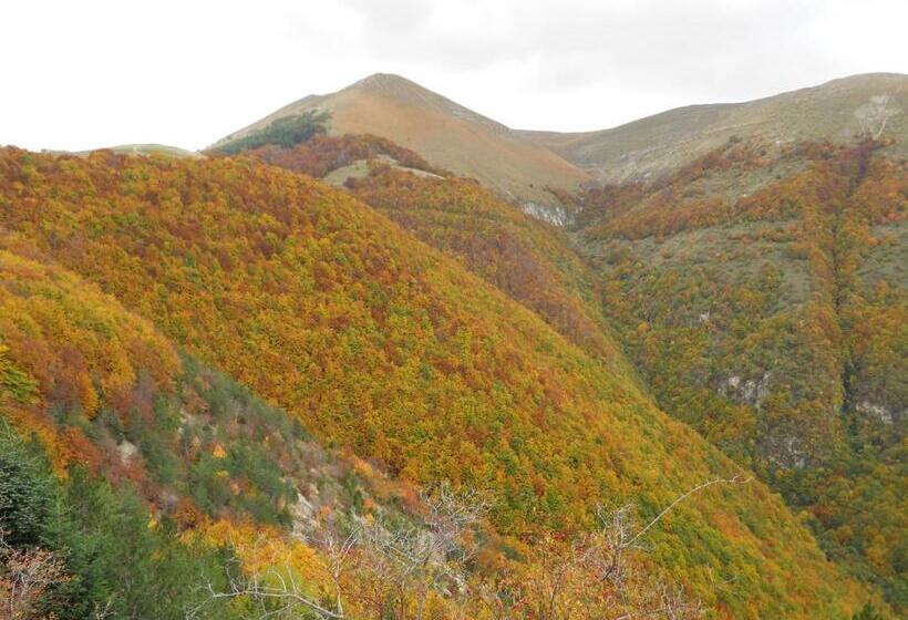 교외 호텔 Agriturismo Monti Sibillini Camperato