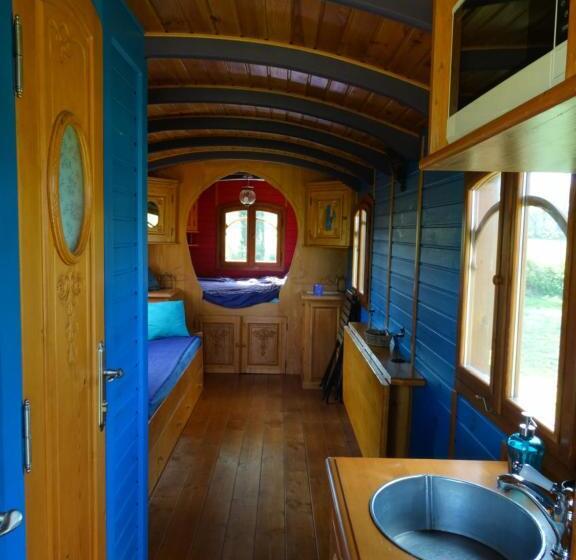 住宿加早餐  Une Roulotte Et Des Chevaux